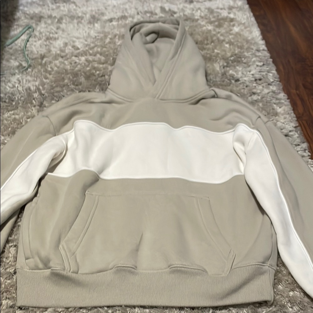 Hollister Beige and White Men's Sweater
